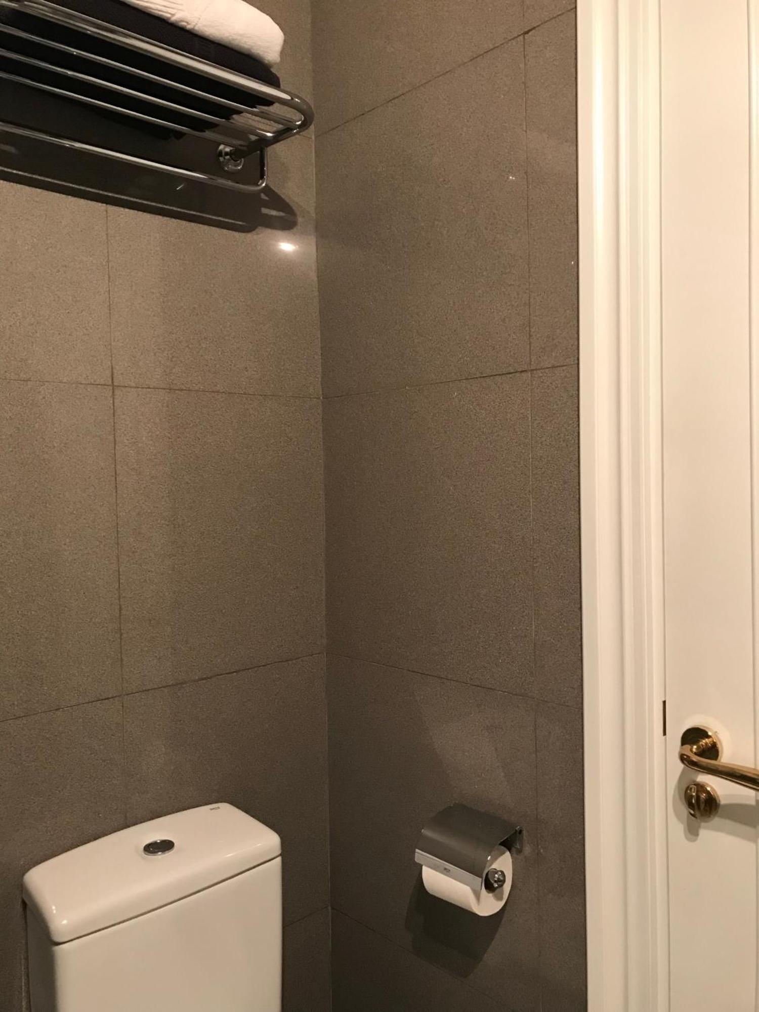 Habitacion Grande Y Confortable Con Bano Privado Junto A Guggenheim Μπιλμπάο Εξωτερικό φωτογραφία